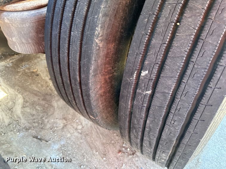 image for item EJ6898 1988 Peterbilt  379 semi truck