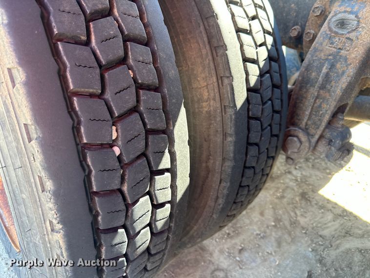 image for item EJ6898 1988 Peterbilt  379 semi truck