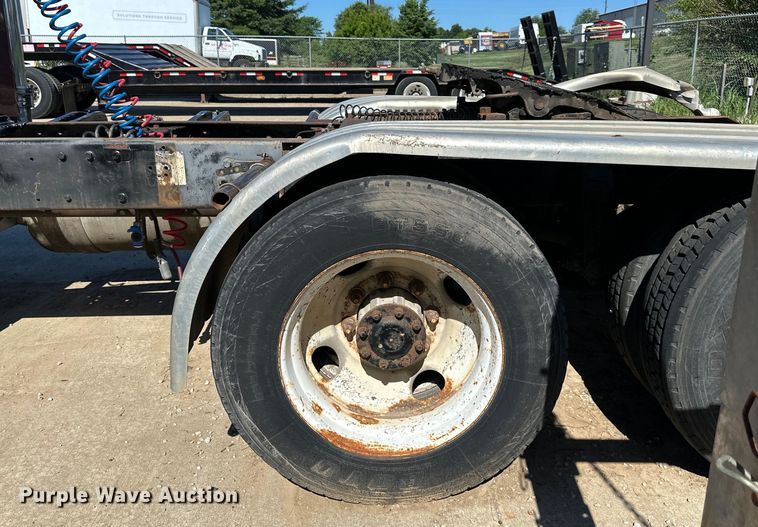 image for item EJ6898 1988 Peterbilt  379 semi truck