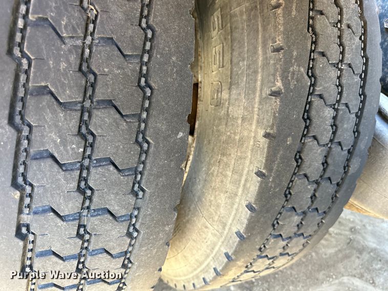 image for item EJ6898 1988 Peterbilt  379 semi truck