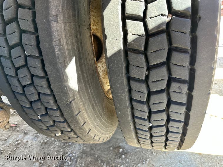 image for item EJ6898 1988 Peterbilt  379 semi truck