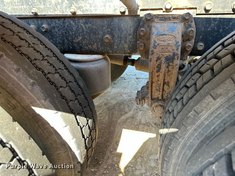 image for item EJ6898 1988 Peterbilt  379 semi truck