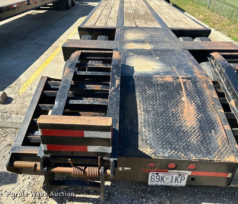 image for item EJ6899 1990 Eager Beaver  lowboy equipment trailer