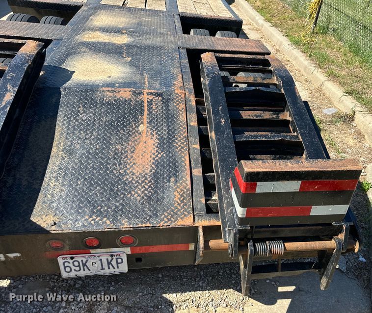 image for item EJ6899 1990 Eager Beaver  lowboy equipment trailer