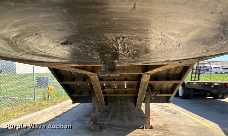 image for item EJ6899 1990 Eager Beaver  lowboy equipment trailer