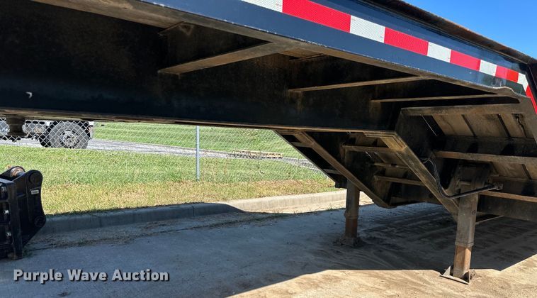 image for item EJ6899 1990 Eager Beaver  lowboy equipment trailer