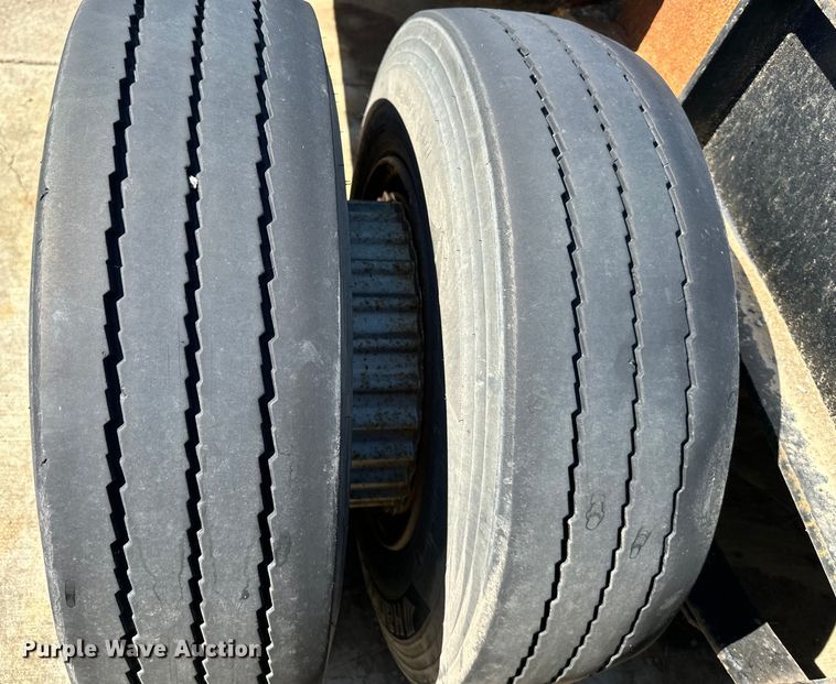 image for item EJ6899 1990 Eager Beaver  lowboy equipment trailer