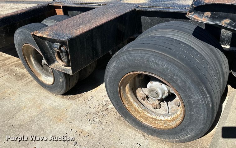 image for item EJ6899 1990 Eager Beaver  lowboy equipment trailer