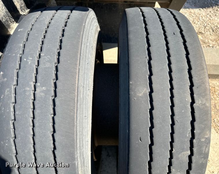 image for item EJ6899 1990 Eager Beaver  lowboy equipment trailer