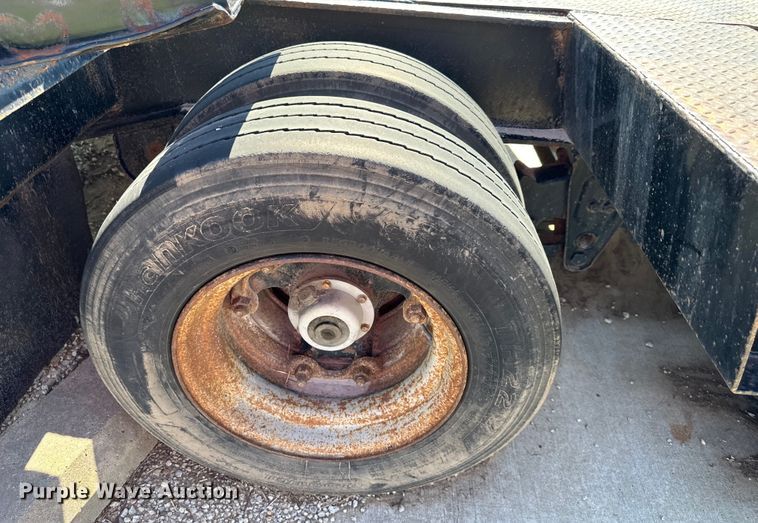 image for item EJ6899 1990 Eager Beaver  lowboy equipment trailer