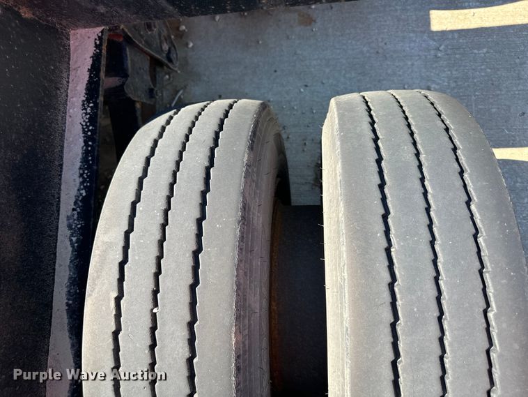 image for item EJ6899 1990 Eager Beaver  lowboy equipment trailer