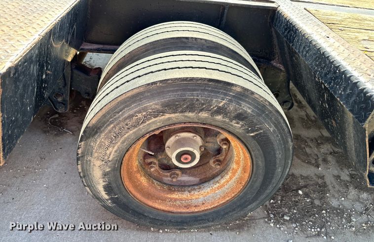 image for item EJ6899 1990 Eager Beaver  lowboy equipment trailer