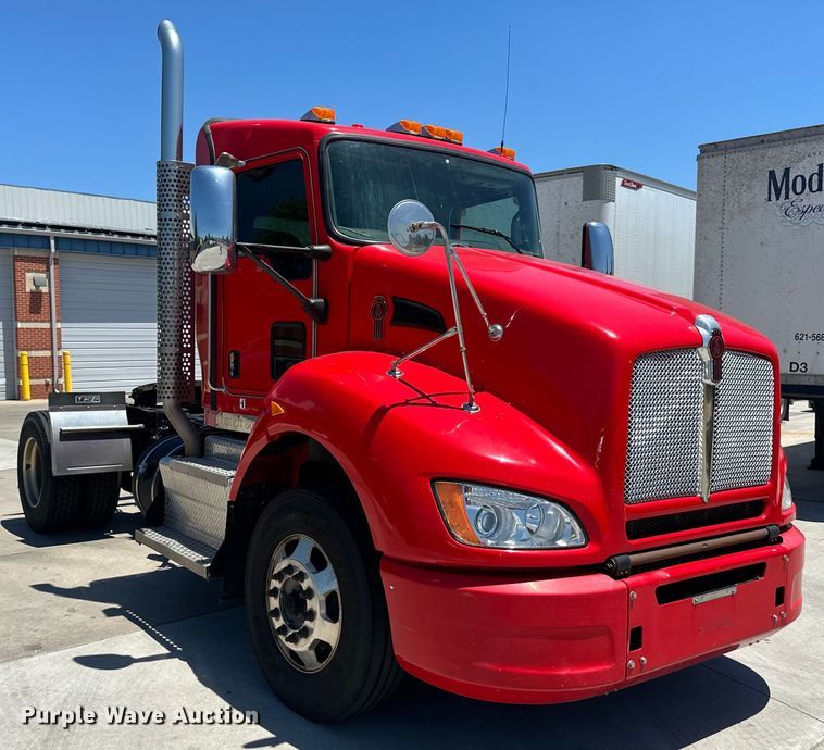 image for item EJ6905 2016 Kenworth T400 semi truck