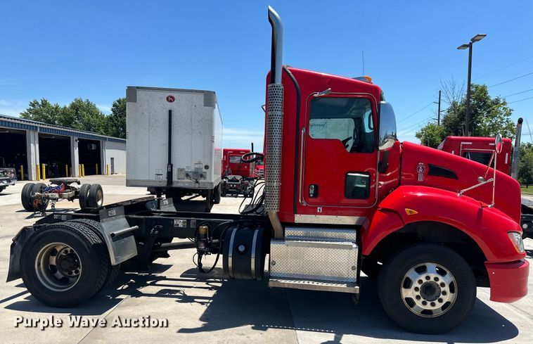 image for item EJ6905 2016 Kenworth T400 semi truck
