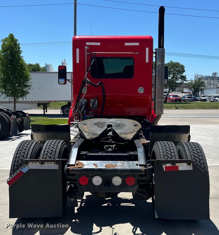 image for item EJ6905 2016 Kenworth T400 semi truck