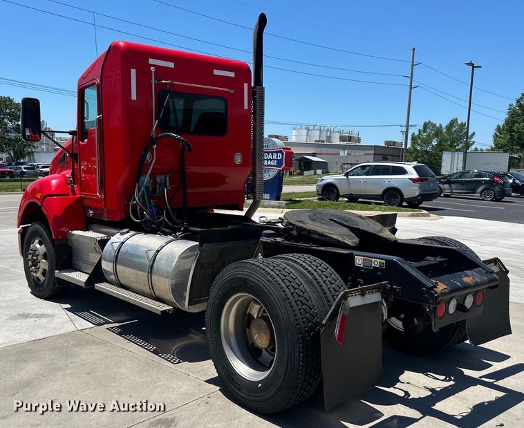 image for item EJ6905 2016 Kenworth T400 semi truck