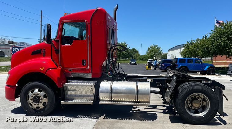 image for item EJ6905 2016 Kenworth T400 semi truck