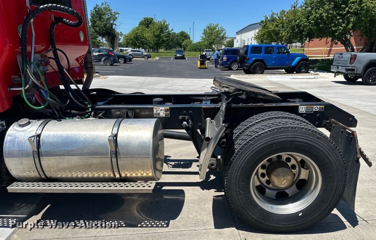 image for item EJ6905 2016 Kenworth T400 semi truck