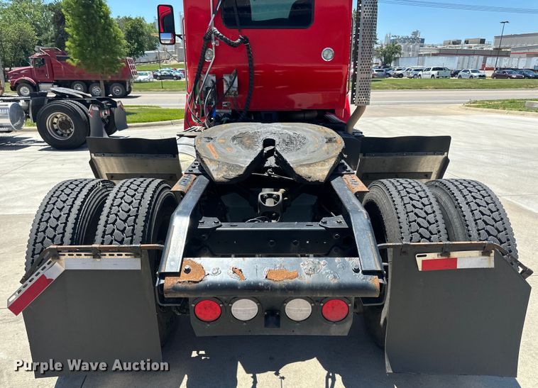 image for item EJ6905 2016 Kenworth T400 semi truck