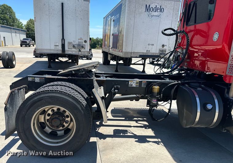 image for item EJ6905 2016 Kenworth T400 semi truck