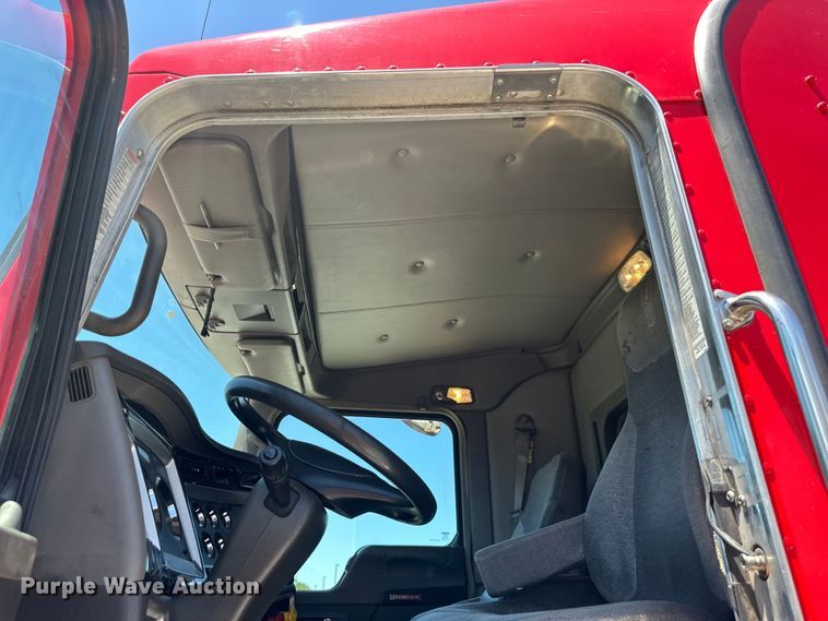 image for item EJ6905 2016 Kenworth T400 semi truck