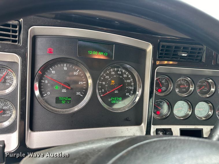 image for item EJ6905 2016 Kenworth T400 semi truck