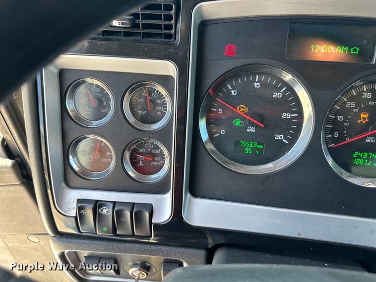 image for item EJ6905 2016 Kenworth T400 semi truck