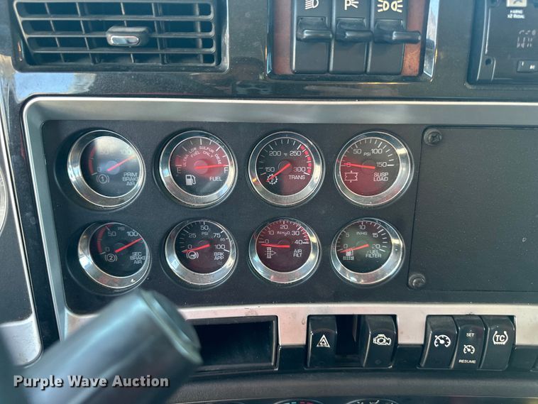 image for item EJ6905 2016 Kenworth T400 semi truck