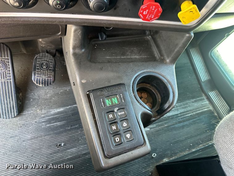 image for item EJ6905 2016 Kenworth T400 semi truck