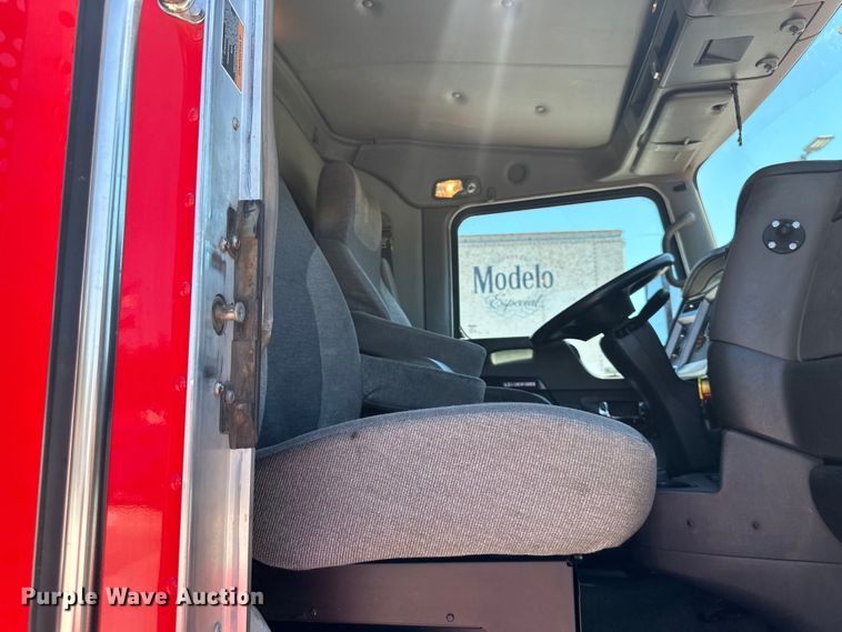 image for item EJ6905 2016 Kenworth T400 semi truck