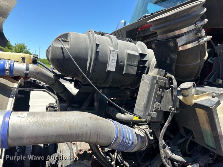 image for item EJ6905 2016 Kenworth T400 semi truck