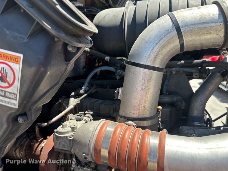 image for item EJ6905 2016 Kenworth T400 semi truck