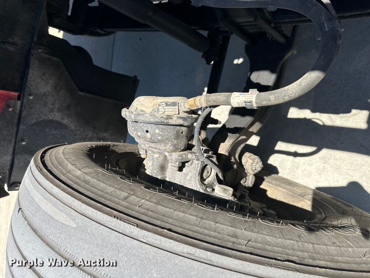 image for item EJ6905 2016 Kenworth T400 semi truck