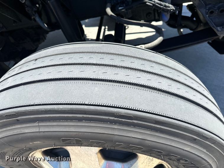 image for item EJ6905 2016 Kenworth T400 semi truck