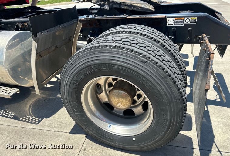 image for item EJ6905 2016 Kenworth T400 semi truck