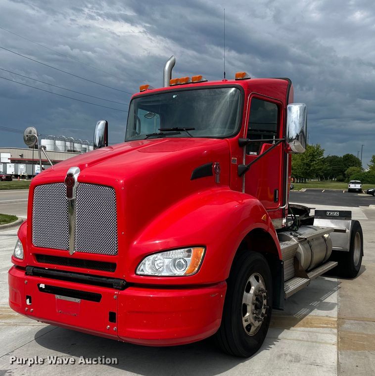 image for item EJ6988 2016 Kenworth  T400 semi truck