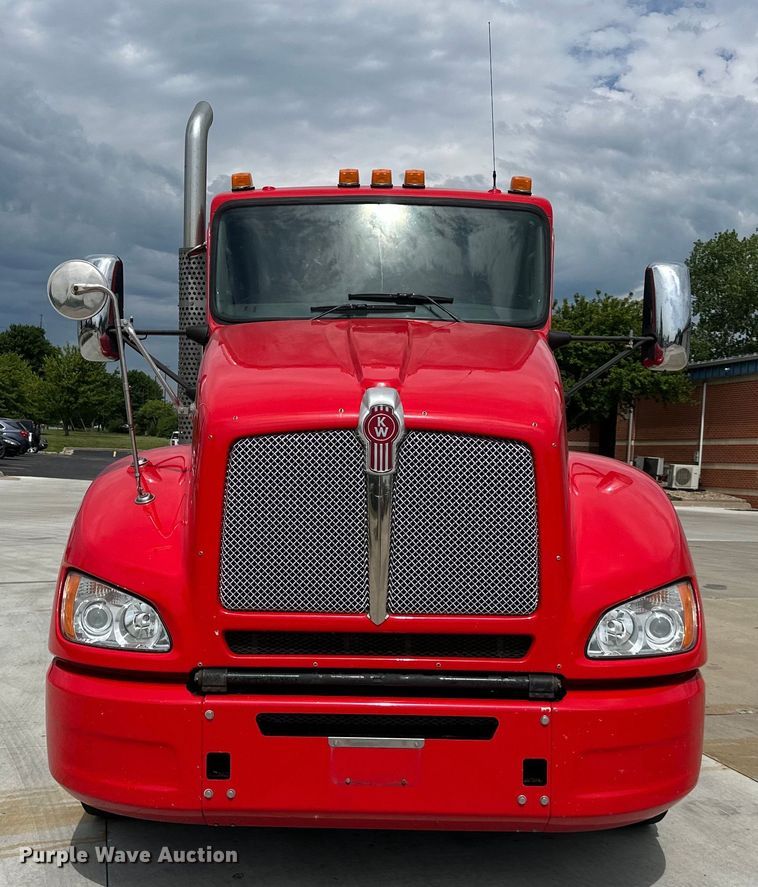 image for item EJ6988 2016 Kenworth  T400 semi truck