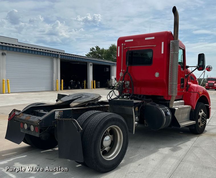 image for item EJ6988 2016 Kenworth  T400 semi truck