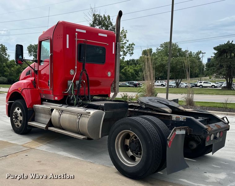 image for item EJ6988 2016 Kenworth  T400 semi truck