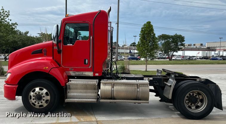 image for item EJ6988 2016 Kenworth  T400 semi truck