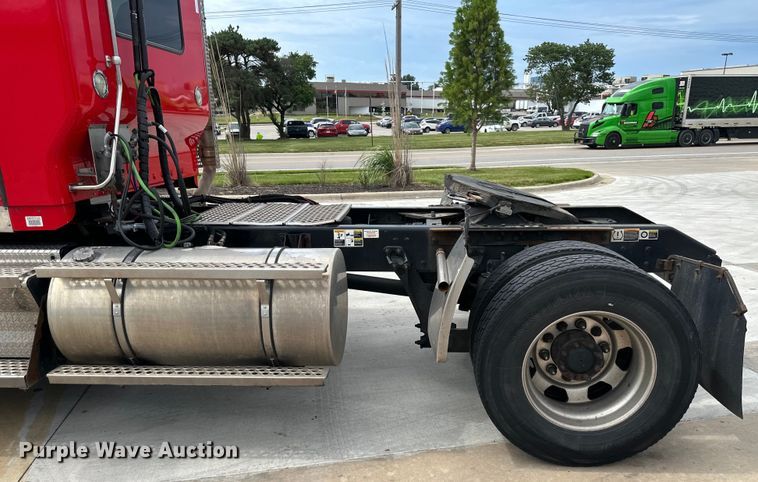 image for item EJ6988 2016 Kenworth  T400 semi truck