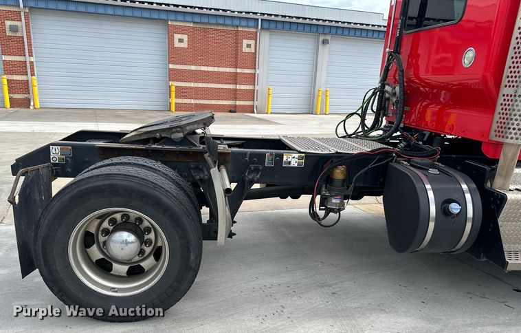 image for item EJ6988 2016 Kenworth  T400 semi truck