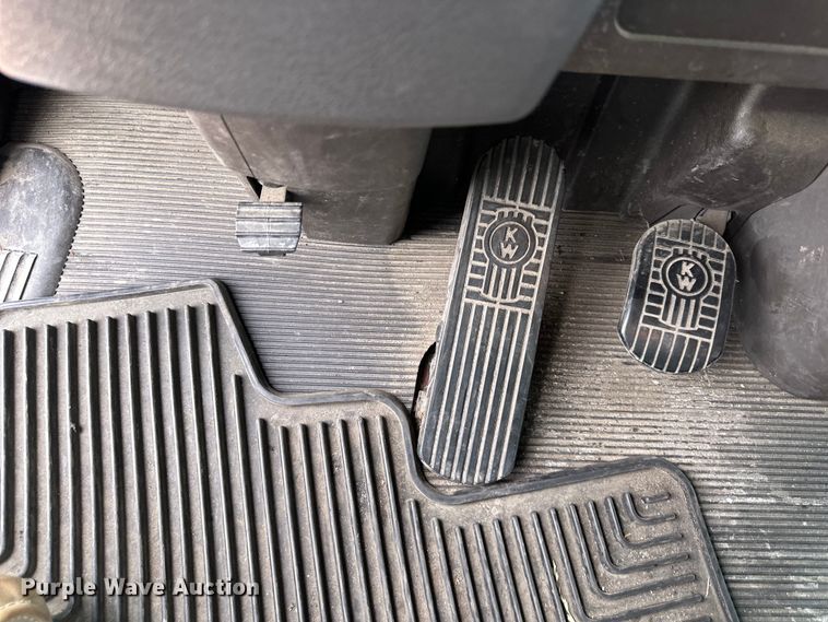 image for item EJ6988 2016 Kenworth  T400 semi truck