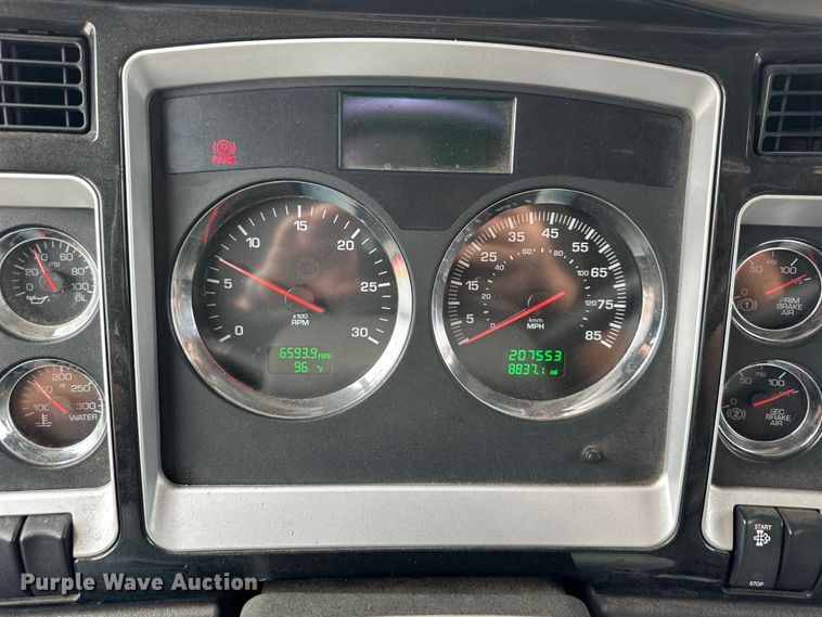 image for item EJ6988 2016 Kenworth  T400 semi truck