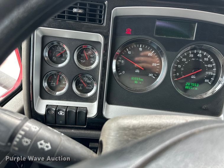 image for item EJ6988 2016 Kenworth  T400 semi truck