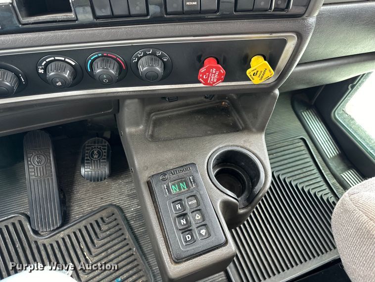 image for item EJ6988 2016 Kenworth  T400 semi truck