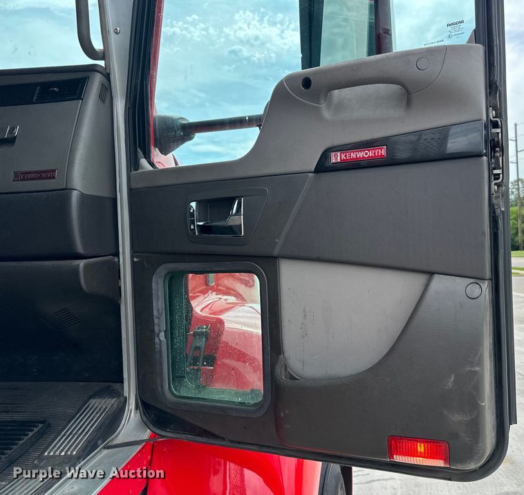 image for item EJ6988 2016 Kenworth  T400 semi truck