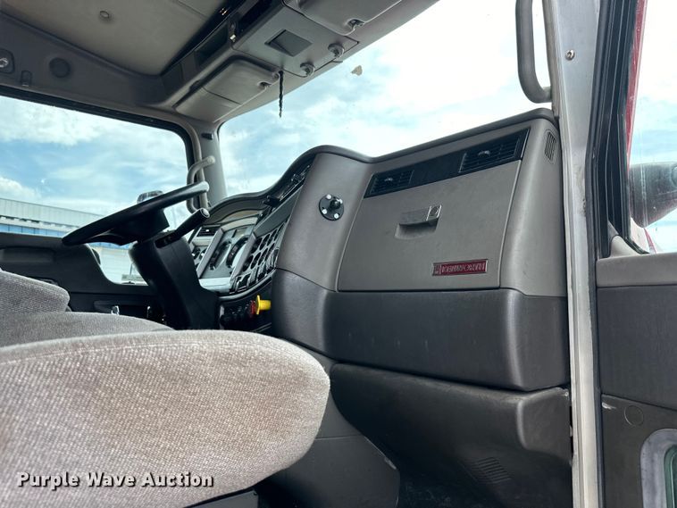 image for item EJ6988 2016 Kenworth  T400 semi truck