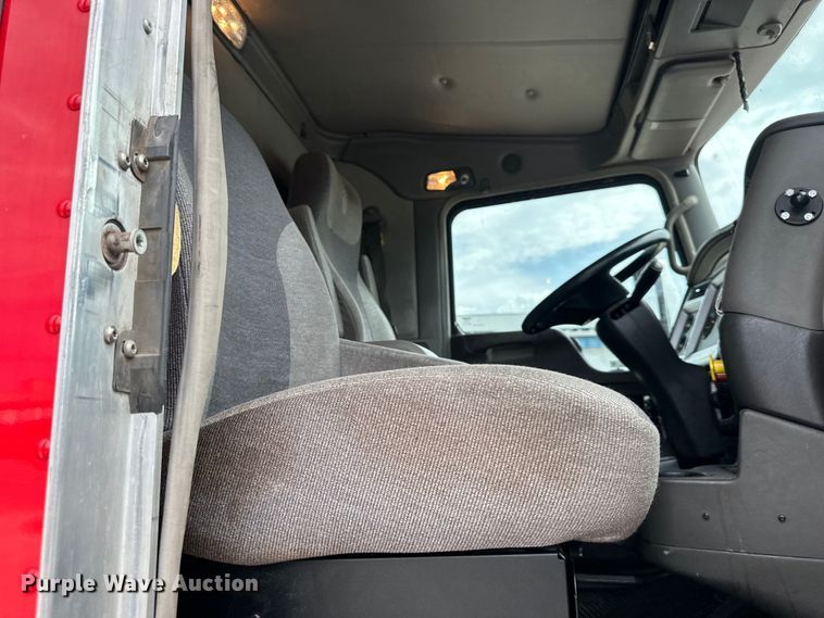 image for item EJ6988 2016 Kenworth  T400 semi truck