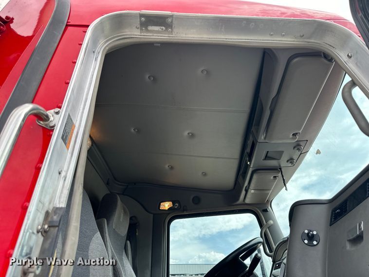 image for item EJ6988 2016 Kenworth  T400 semi truck